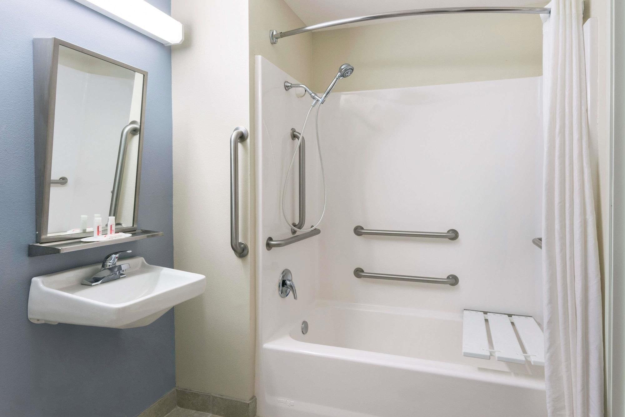 Microtel Inn And Suites Baton Rouge Airport Экстерьер фото
