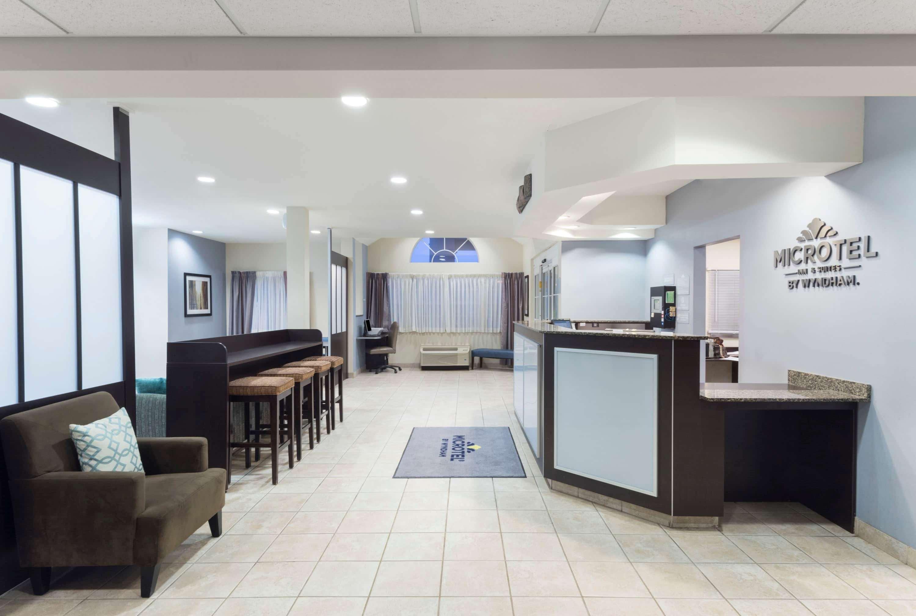 Microtel Inn And Suites Baton Rouge Airport Экстерьер фото