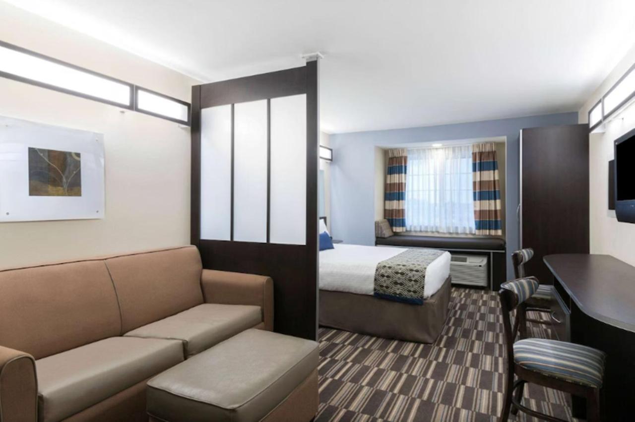 Microtel Inn And Suites Baton Rouge Airport Экстерьер фото