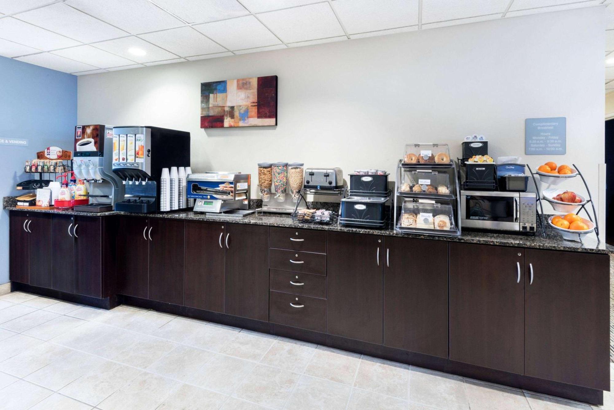Microtel Inn And Suites Baton Rouge Airport Экстерьер фото