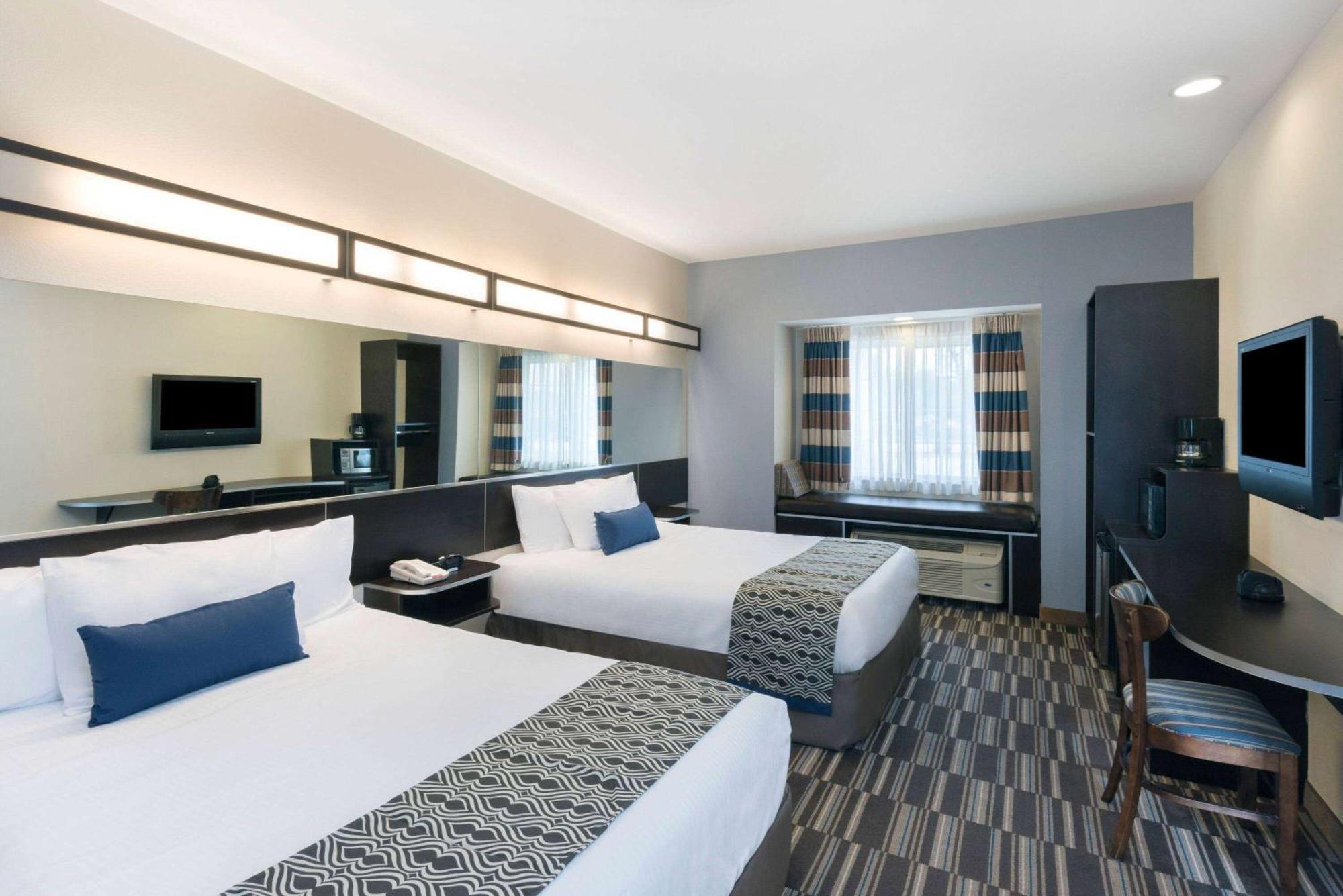 Microtel Inn And Suites Baton Rouge Airport Экстерьер фото