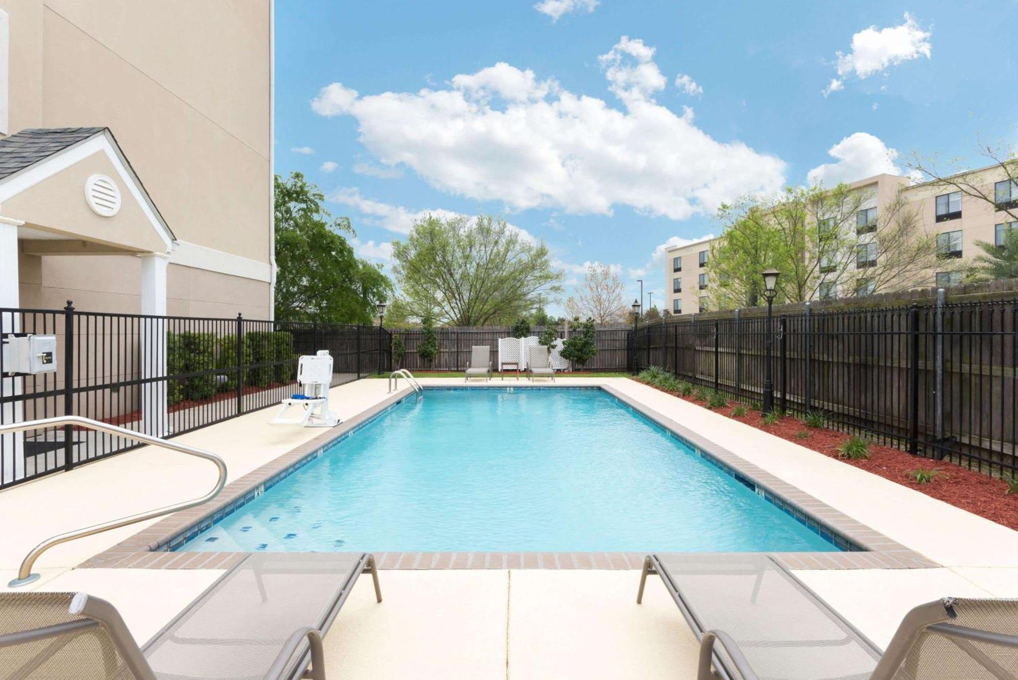 Microtel Inn And Suites Baton Rouge Airport Экстерьер фото